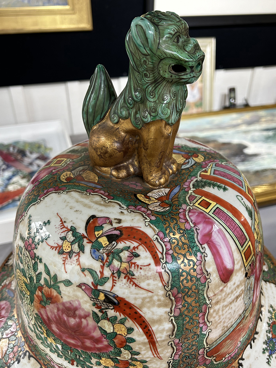 Chinese Canton Vases Pair Detail 4